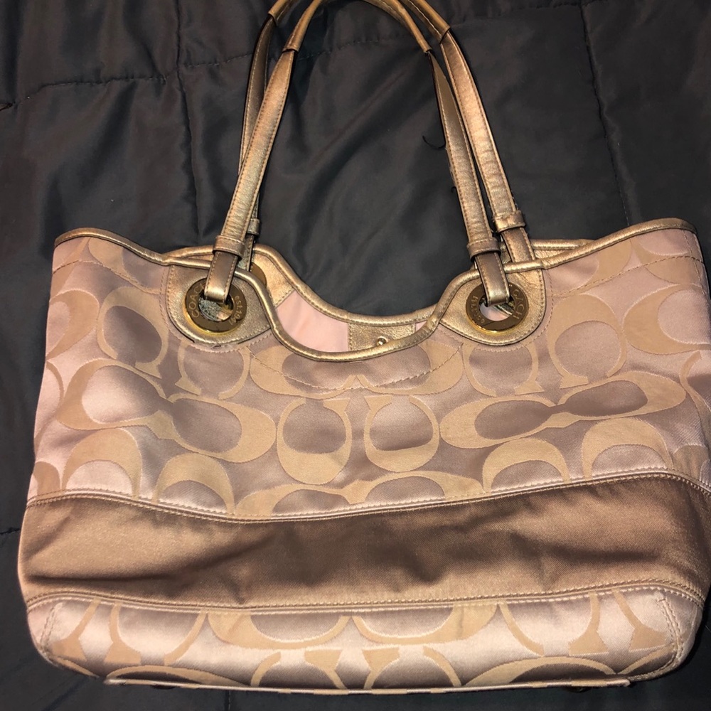 Coach Never Full Shoulder Bag/Purse